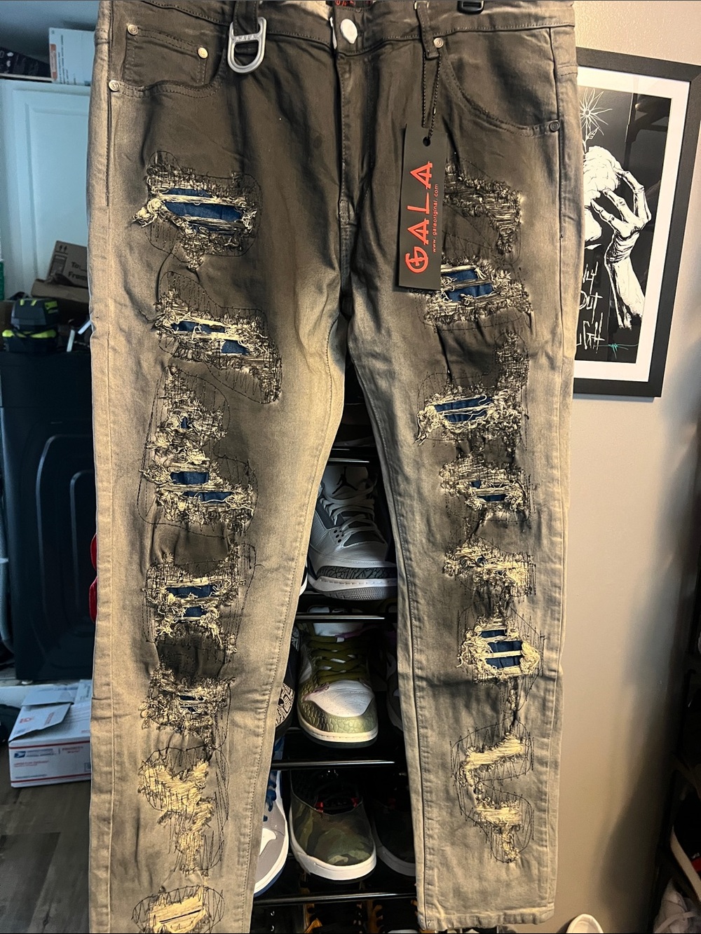 GALA Men’s Slim Distressed Jeans in Gray with Blue Underlay